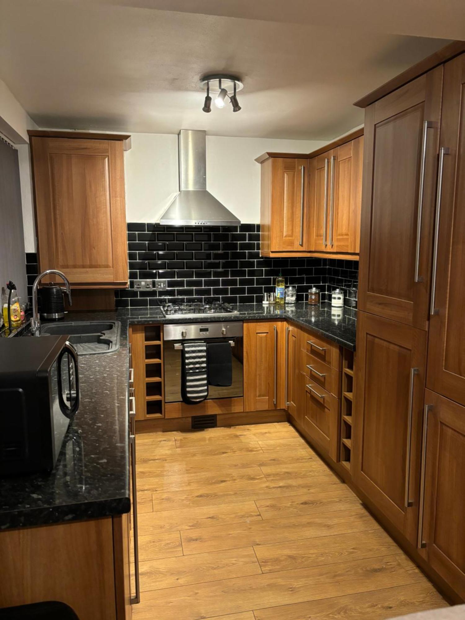 Cozy 3 Bed Home In Halifax With Secure Parking - Long & Short Stays Welcome! Exteriér fotografie