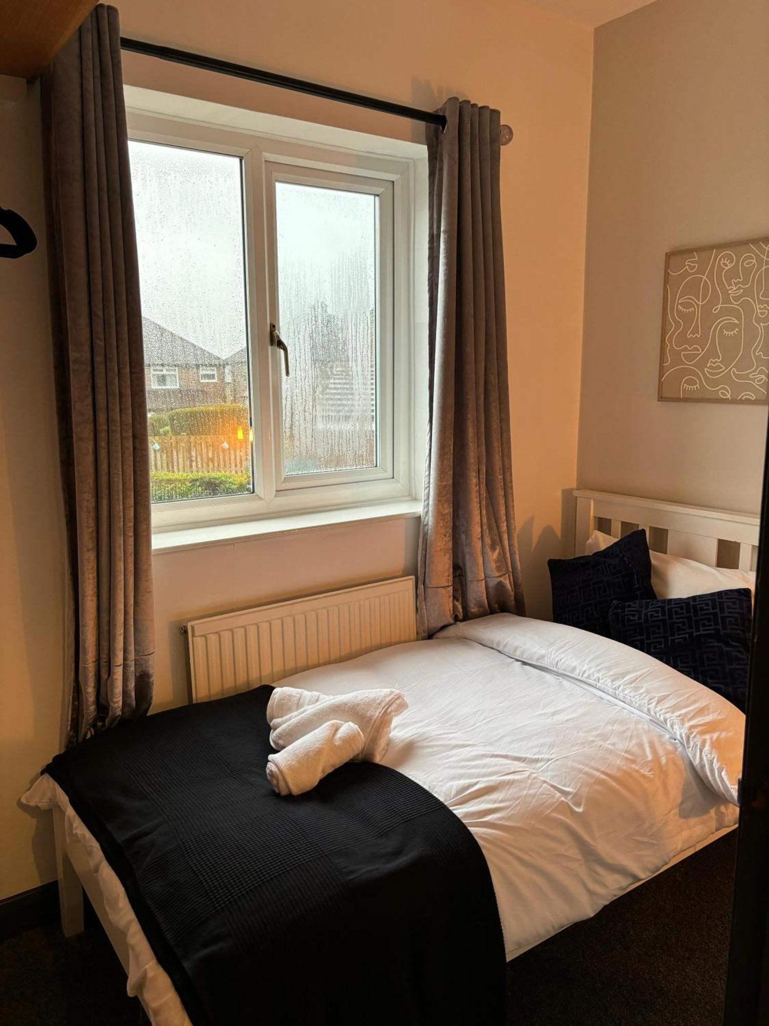 Cozy 3 Bed Home In Halifax With Secure Parking - Long & Short Stays Welcome! Exteriér fotografie