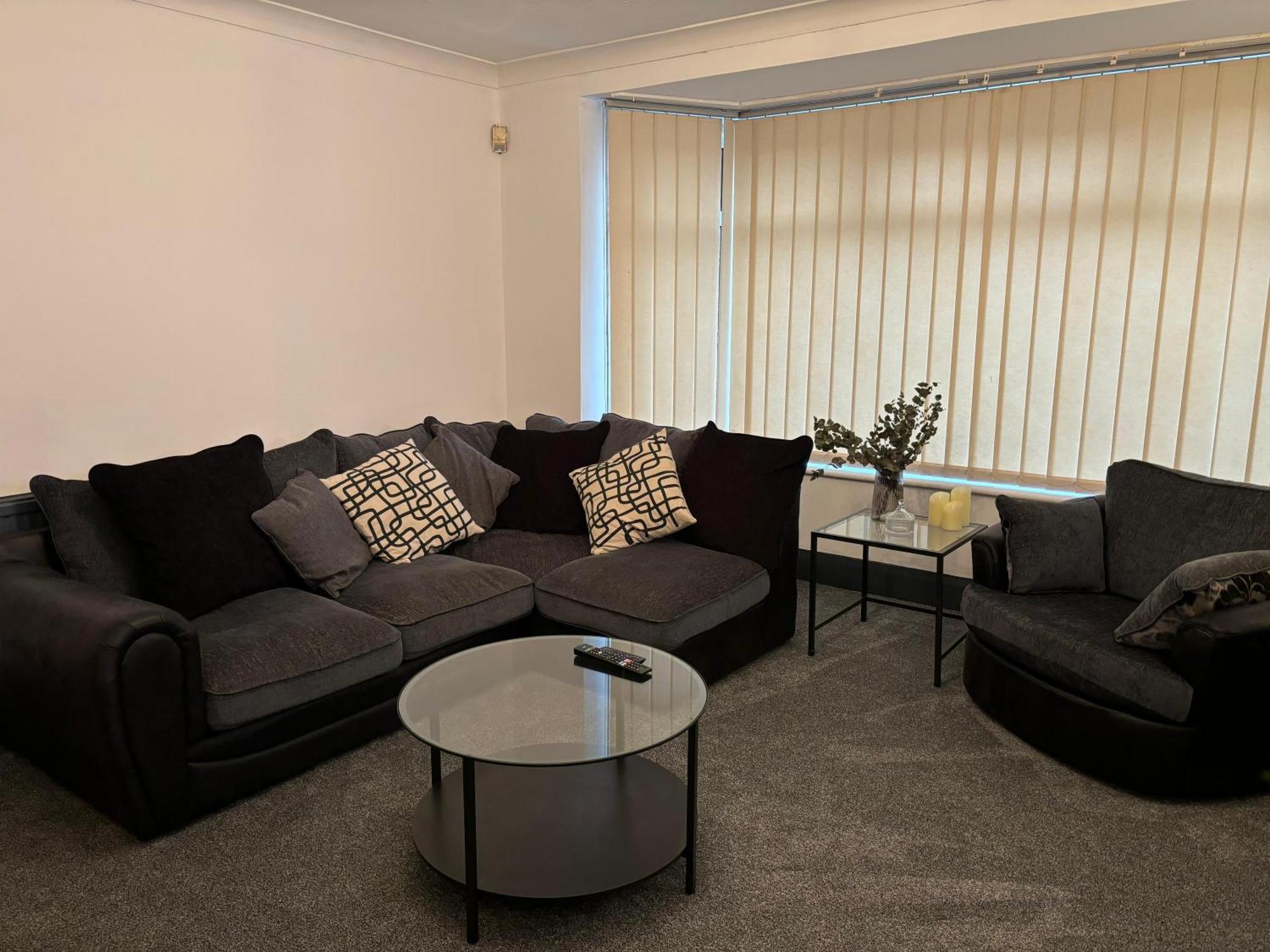 Cozy 3 Bed Home In Halifax With Secure Parking - Long & Short Stays Welcome! Exteriér fotografie